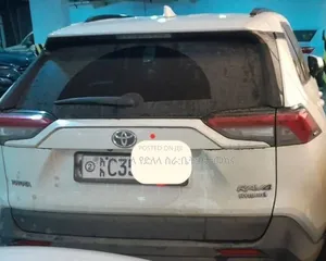 Toyota RAV4 Hybrid 2022 White