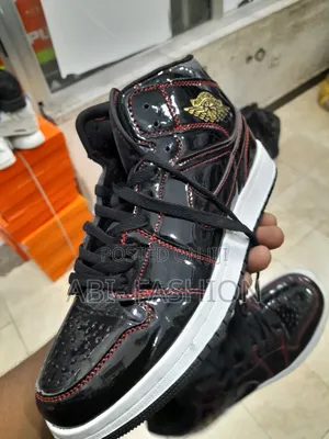 Air Jordan 1 Shine Black