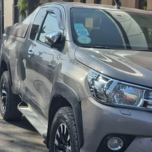 Toyota Hilux 2020 Silver