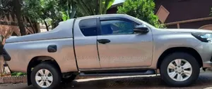Toyota Hilux 2020 Silver
