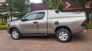 Toyota Hilux 2020 Silver