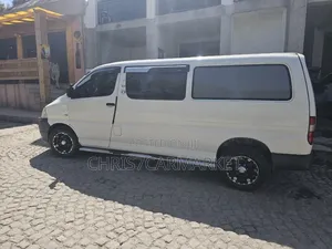 Toyota HiAce 2010 White