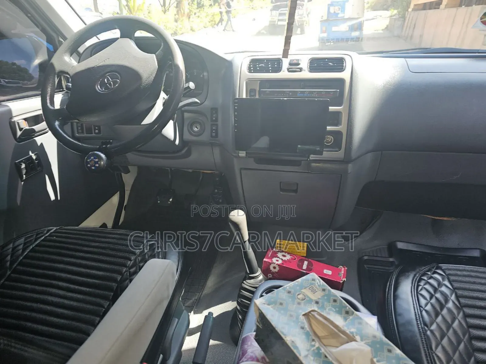 Toyota HiAce 2010 White