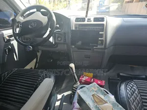 Toyota HiAce 2010 White