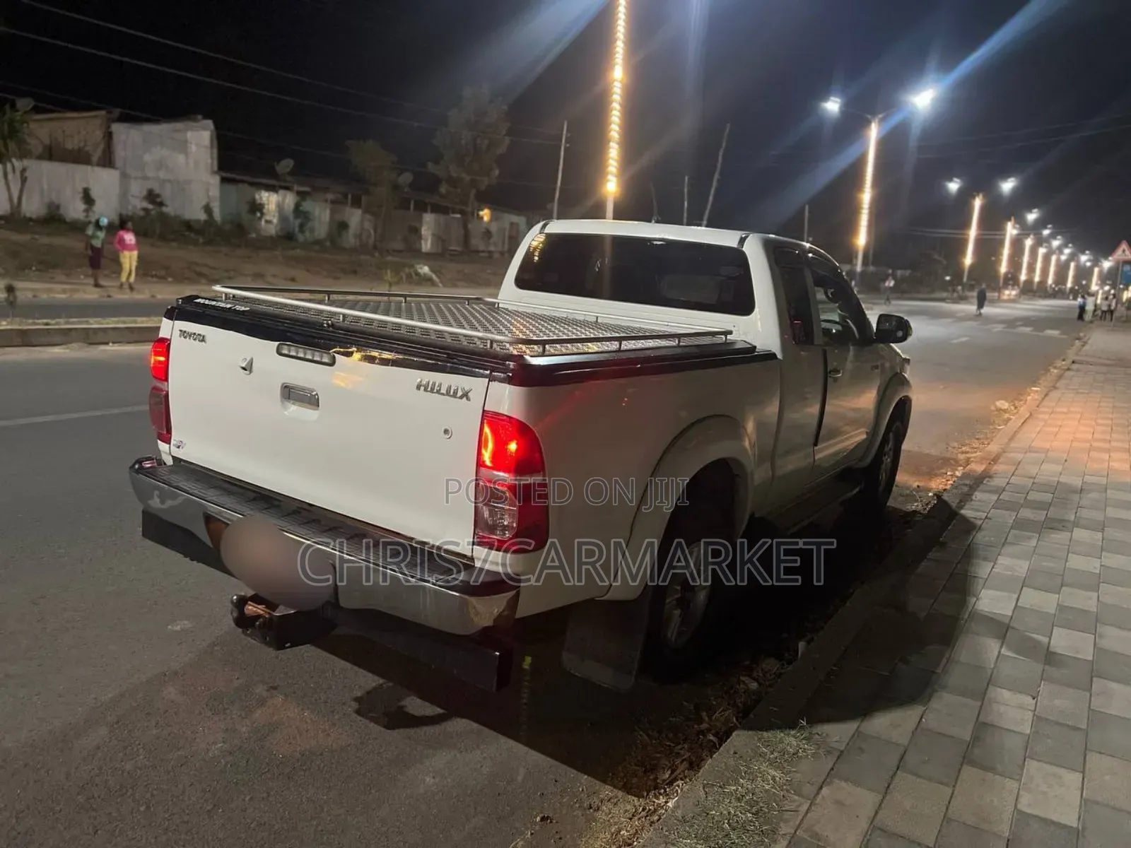 Toyota Hilux SR 4x4 2013 White
