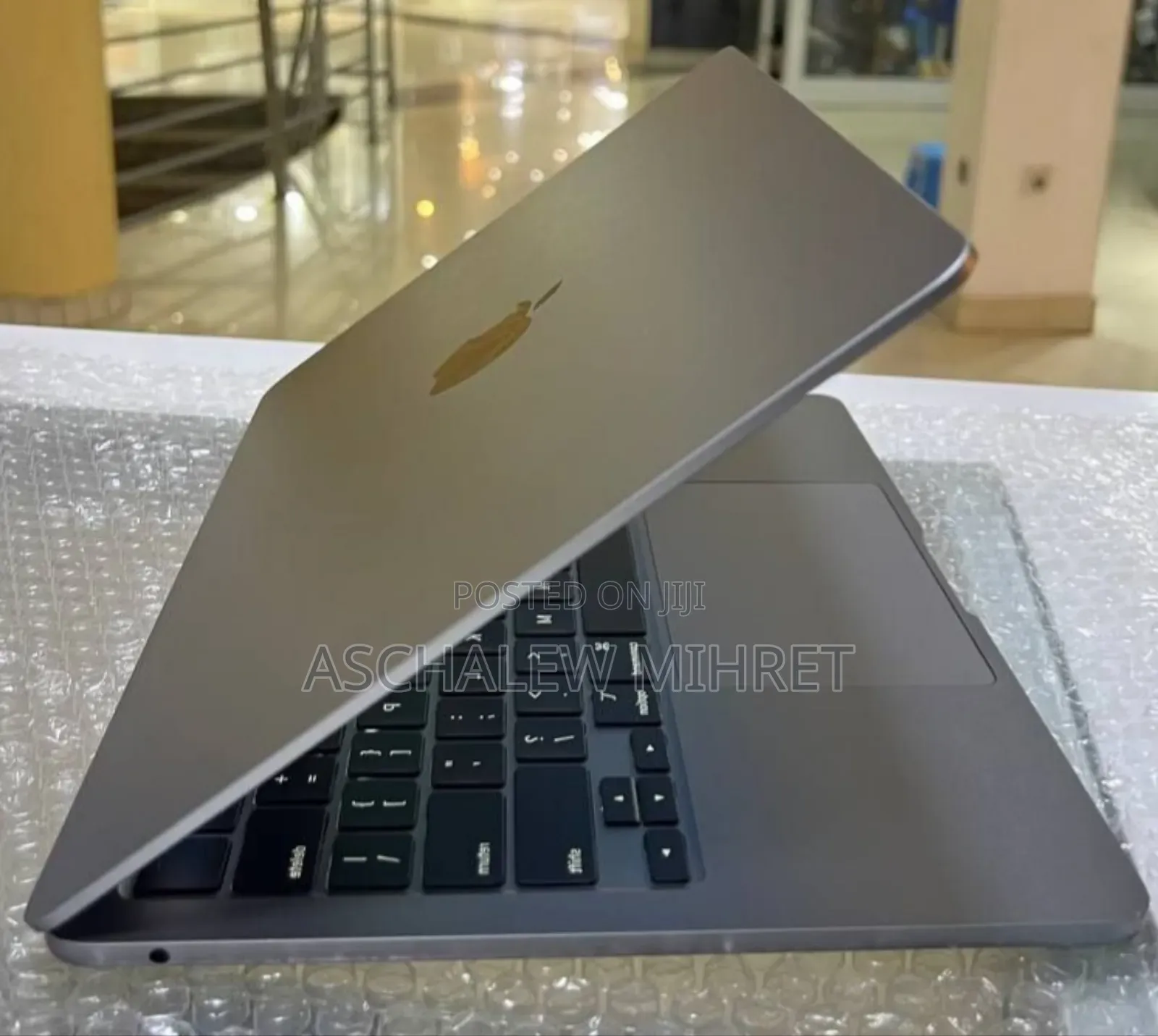 New Laptop Apple MacBook Air 2022 M2 8GB Apple M2 SSD 256GB