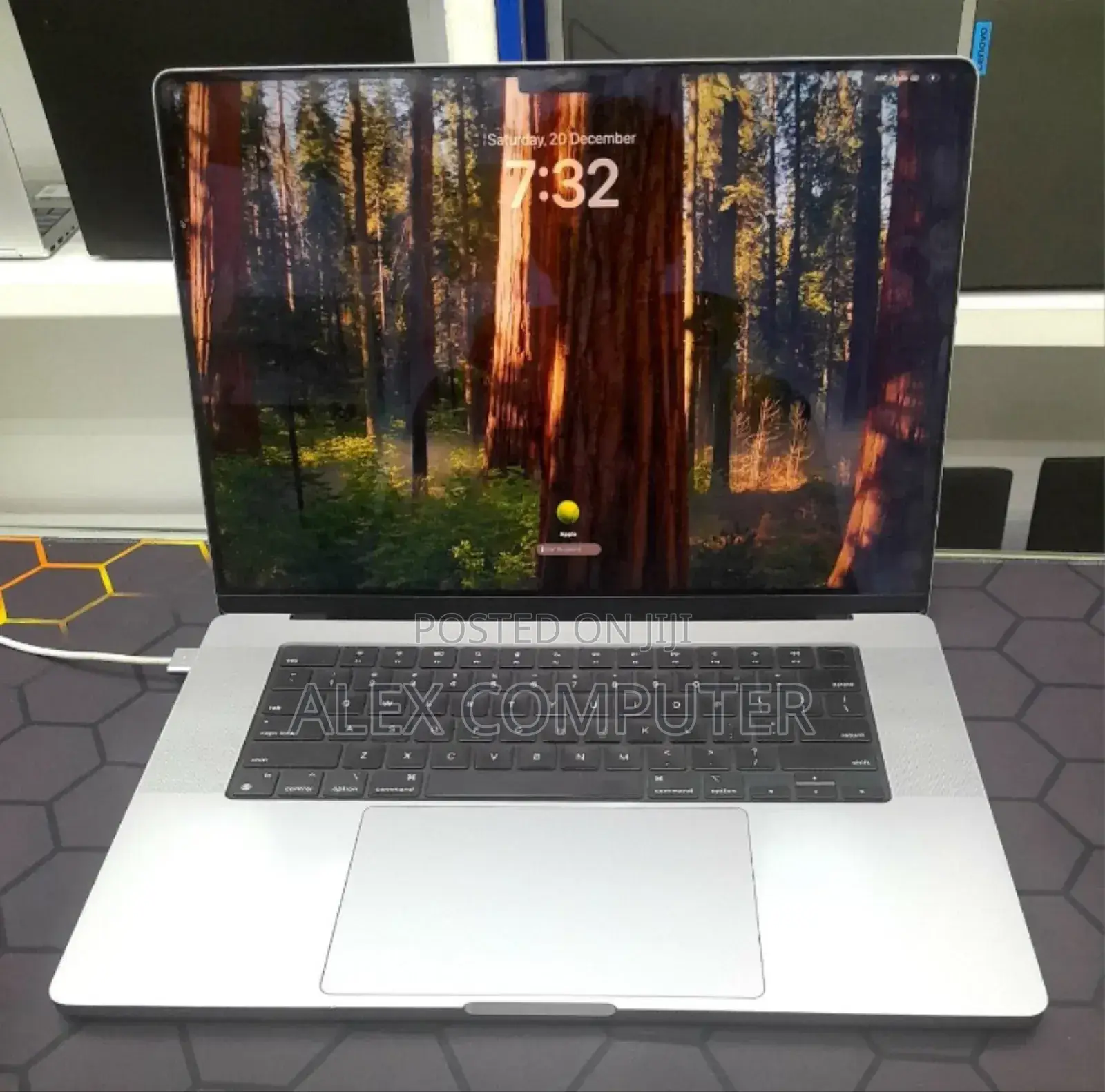 New Laptop Apple MacBook Pro 64GB Apple M1 Max SSD 1T