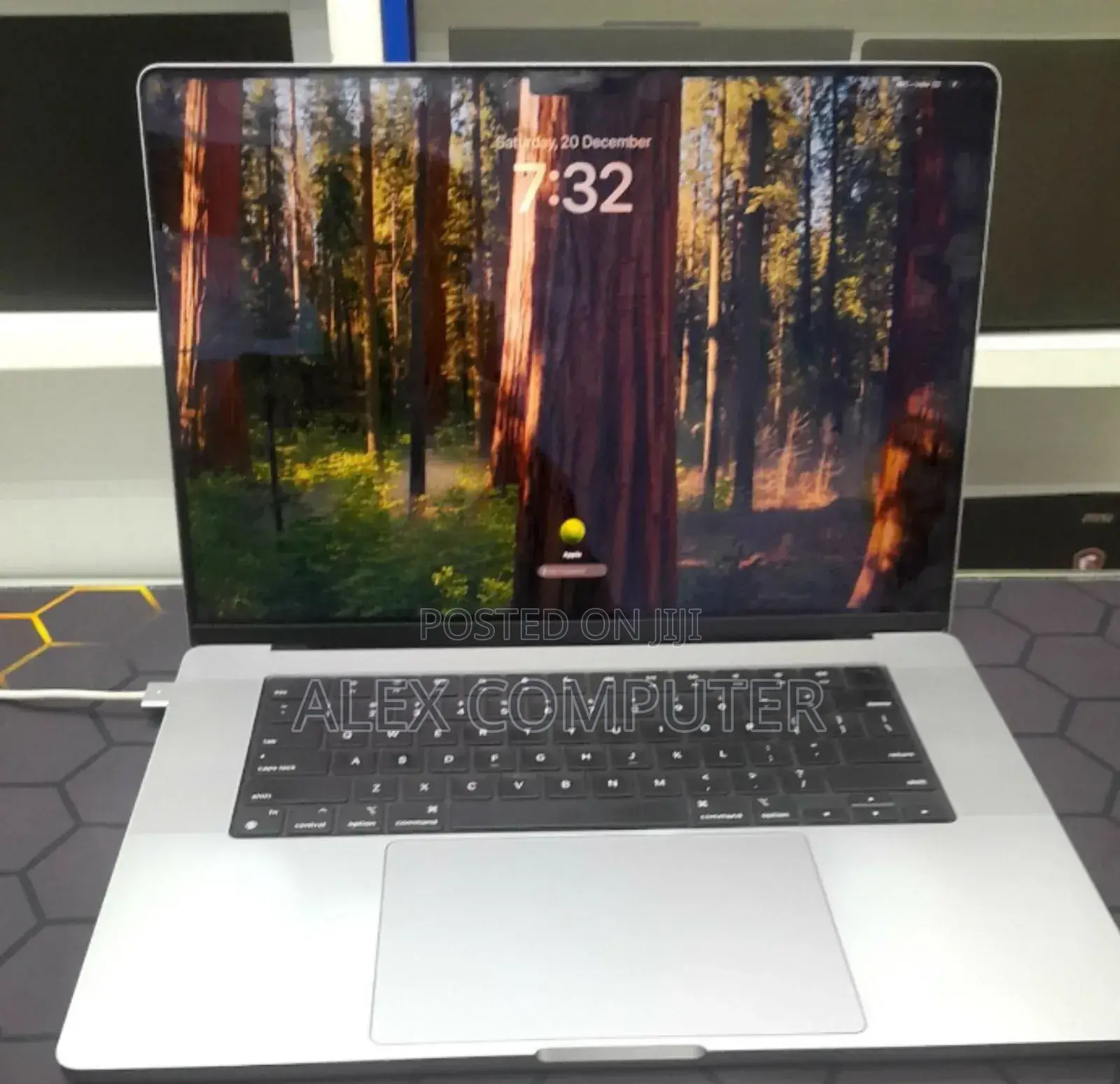 New Laptop Apple MacBook Pro 64GB Apple M1 Max SSD 1T