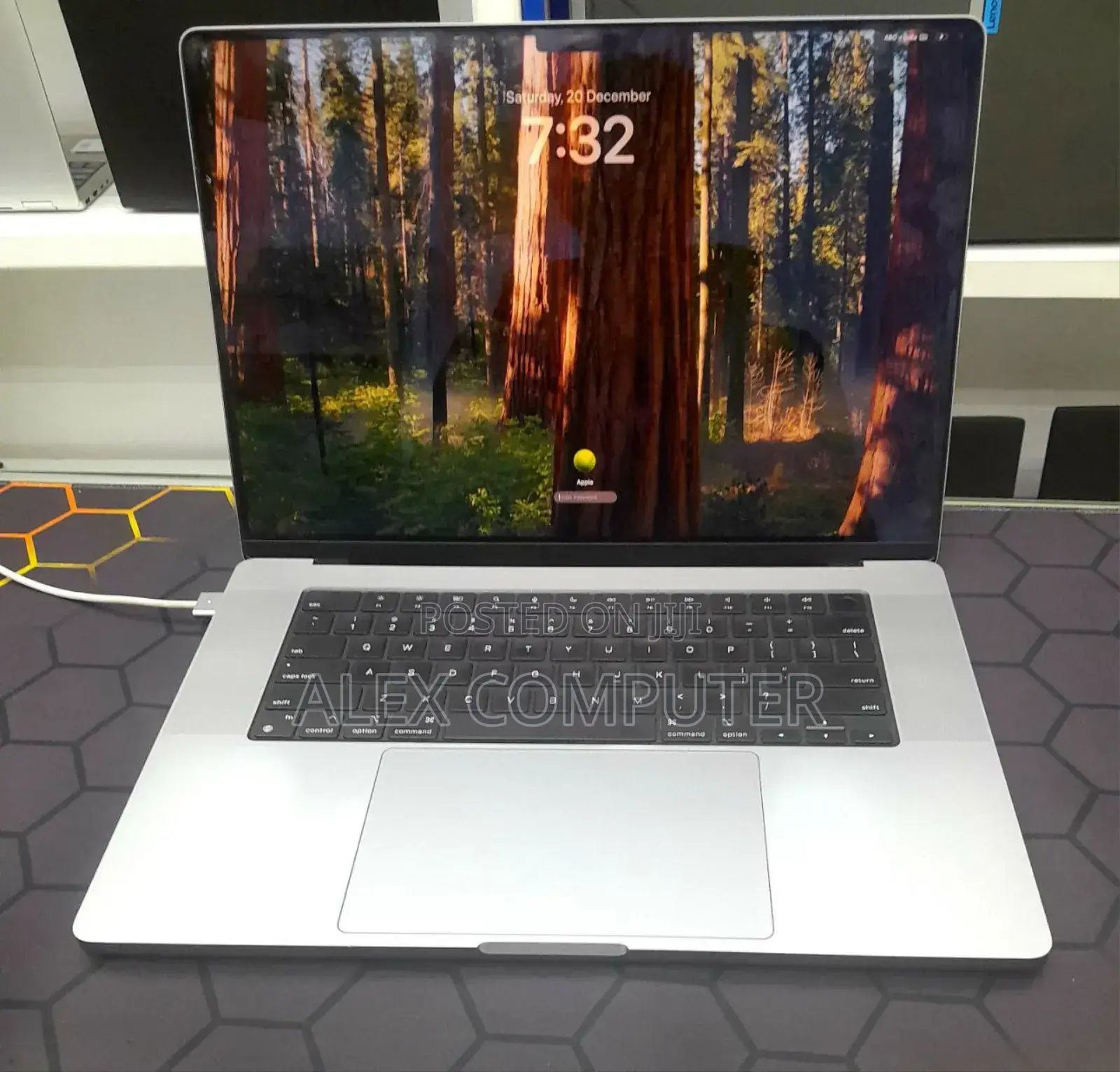 New Laptop Apple MacBook Pro 64GB Apple M1 Max SSD 1T