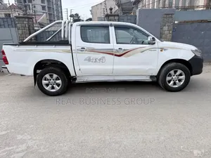 Toyota Hilux 2012 White