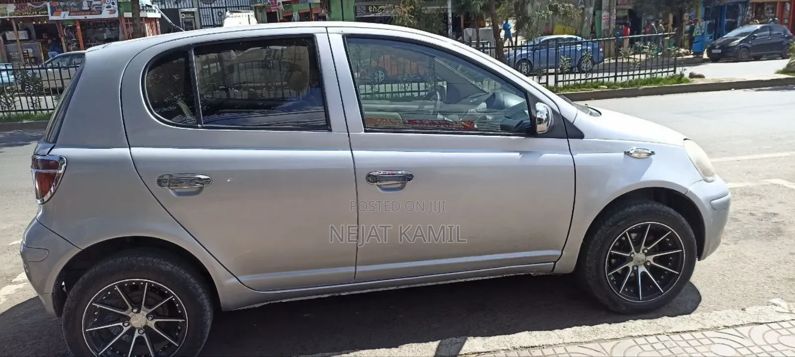 Toyota Vitz 2004 Silver