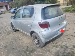 Toyota Vitz 2004 Silver