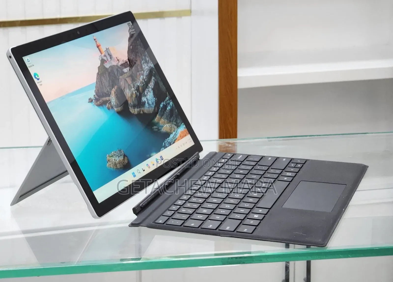 New Laptop Microsoft Surface 8GB Intel Core I7 SSD 256GB