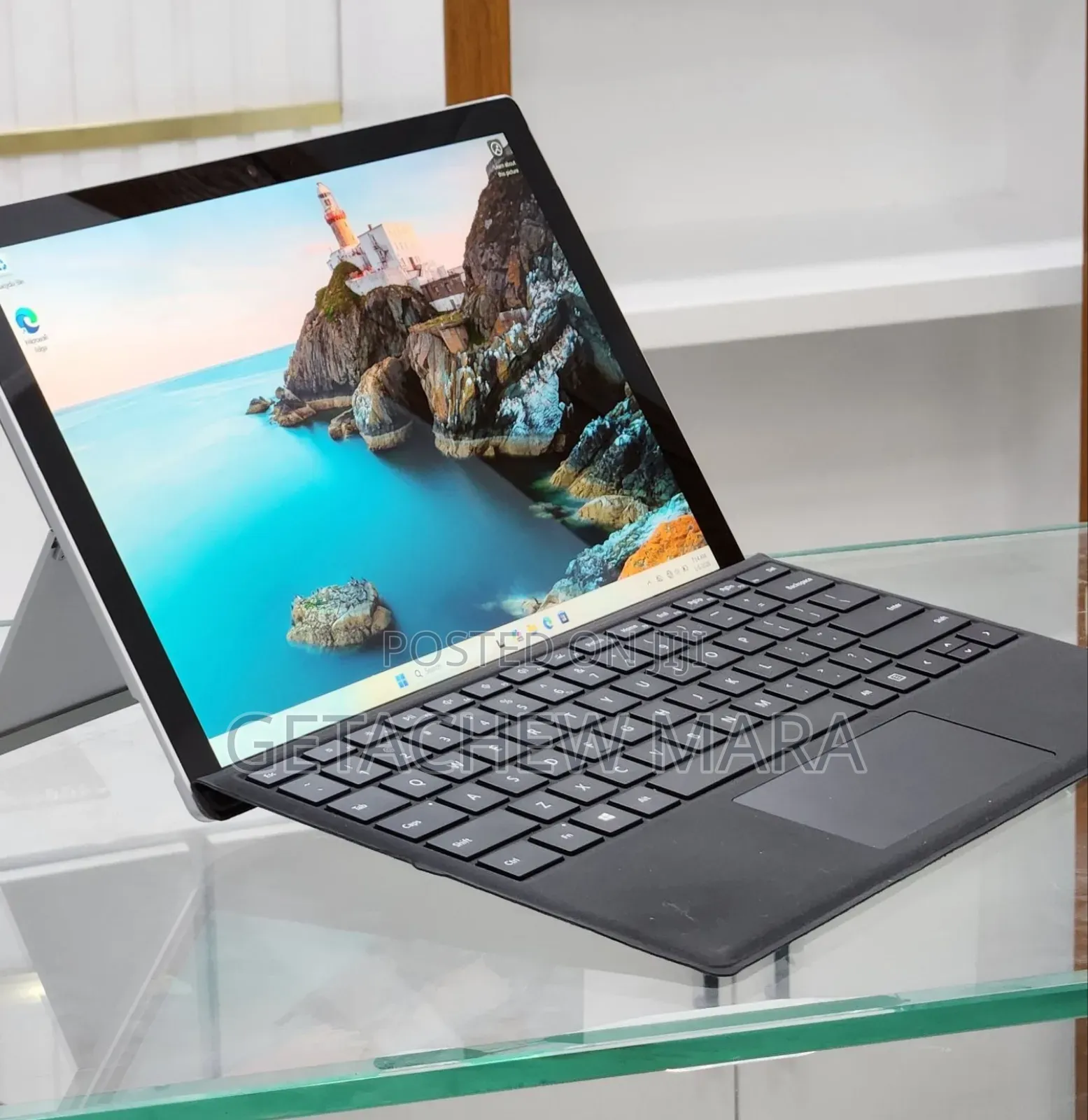 New Laptop Microsoft Surface 8GB Intel Core I7 SSD 256GB