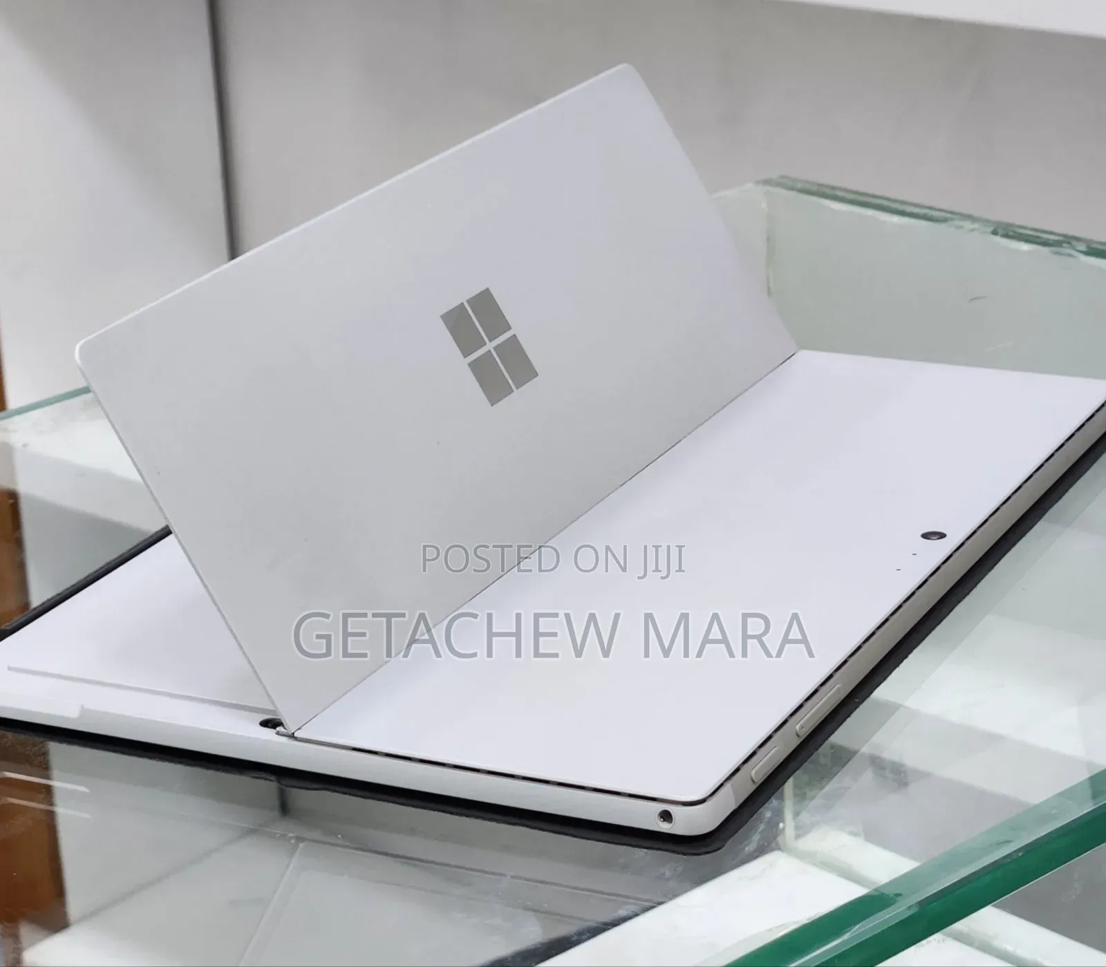 New Laptop Microsoft Surface 8GB Intel Core I7 SSD 256GB