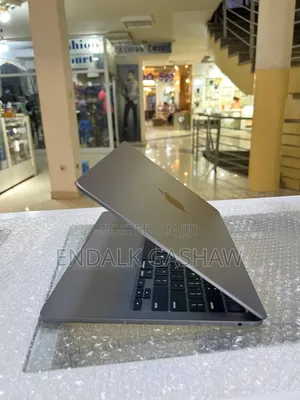 New Laptop Apple MacBook Air 2022 M2 8GB Apple M2 SSD 256GB