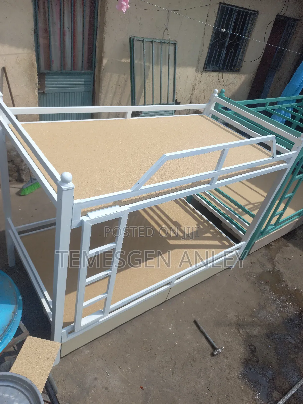 የልጅም የአዋቂ ተደራራቢ አልጋ