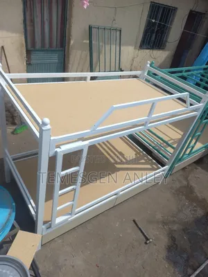 የልጅም የአዋቂ ተደራራቢ አልጋ