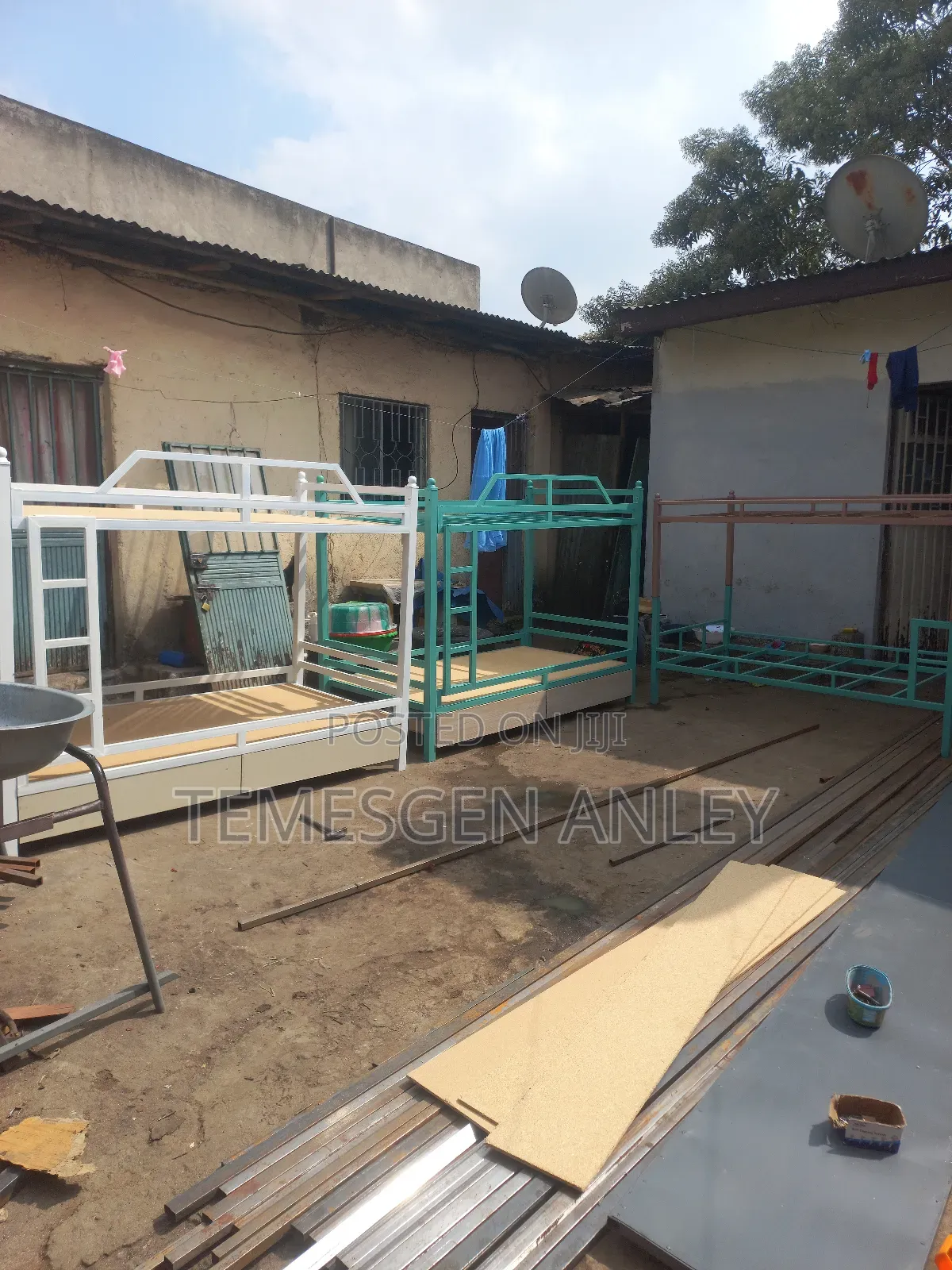 የልጅም የአዋቂ ተደራራቢ አልጋ