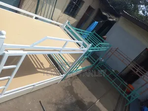 የልጅም የአዋቂ ተደራራቢ አልጋ