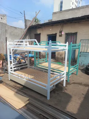 የልጅም የአዋቂ ተደራራቢ አልጋ