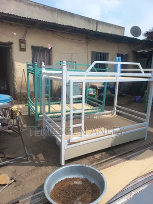 የልጅም የአዋቂ ተደራራቢ አልጋ