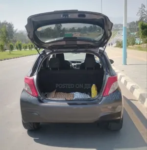 Toyota Yaris 2012 Brown