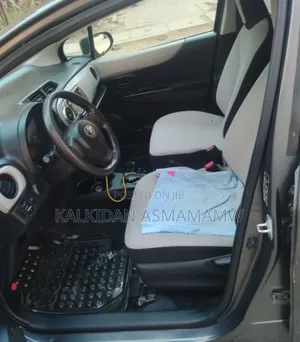 Toyota Yaris 2012 Brown