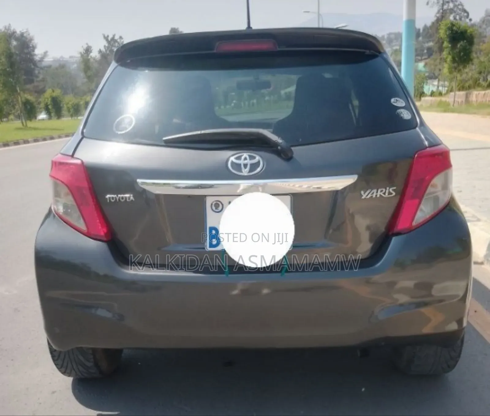 Toyota Yaris 2012 Brown