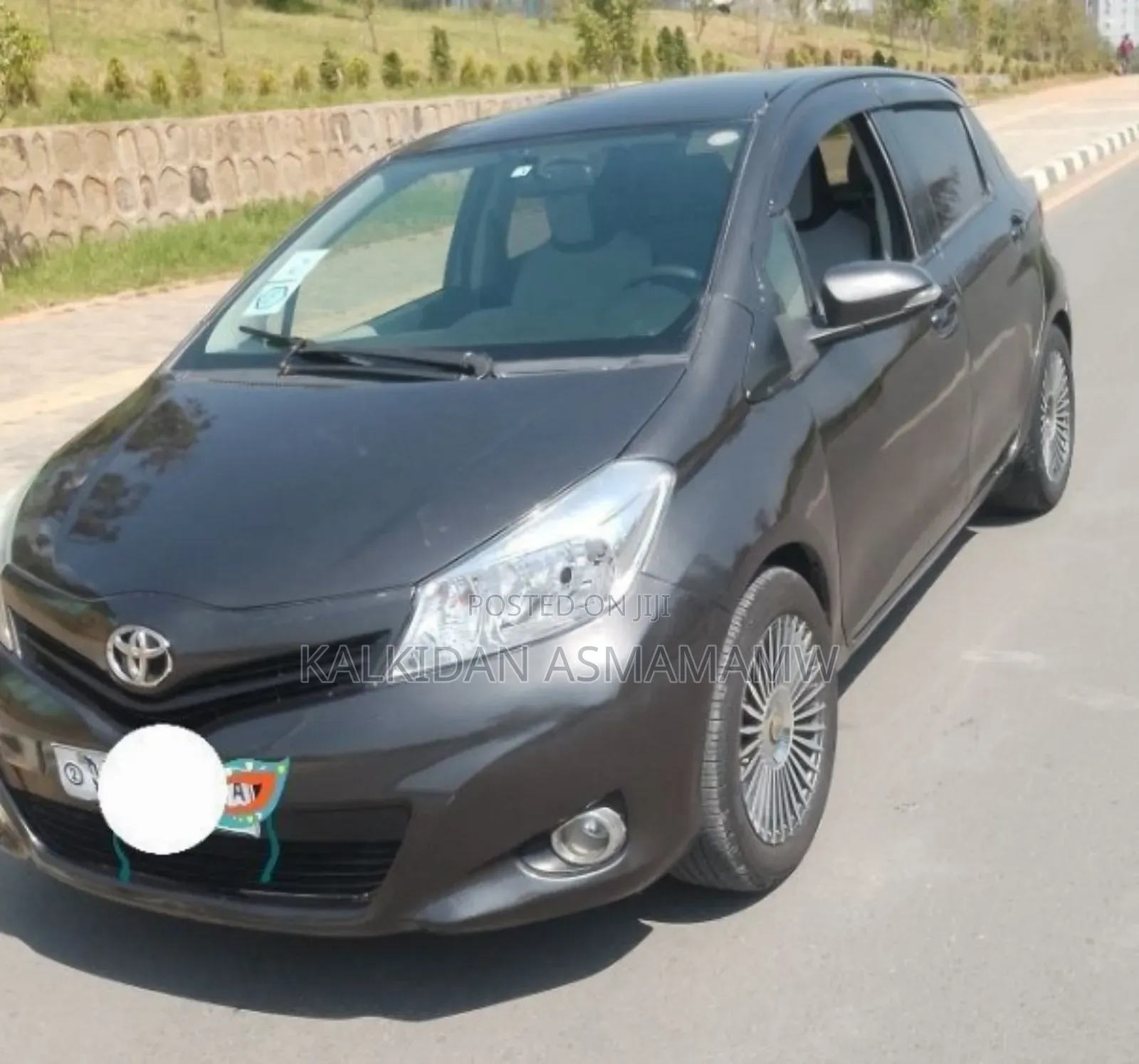 Toyota Yaris 2012 Brown