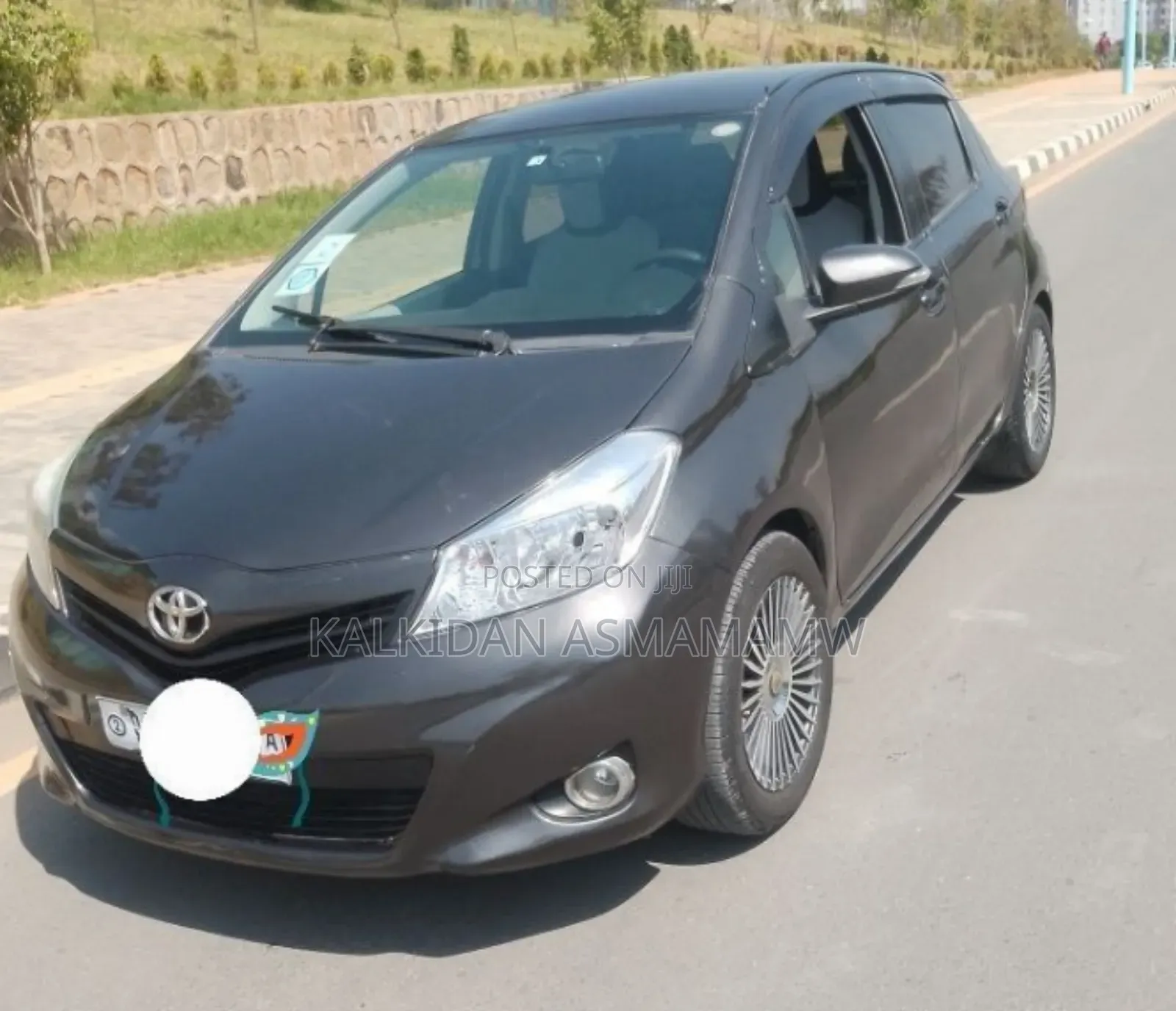 Toyota Yaris 2012 Brown