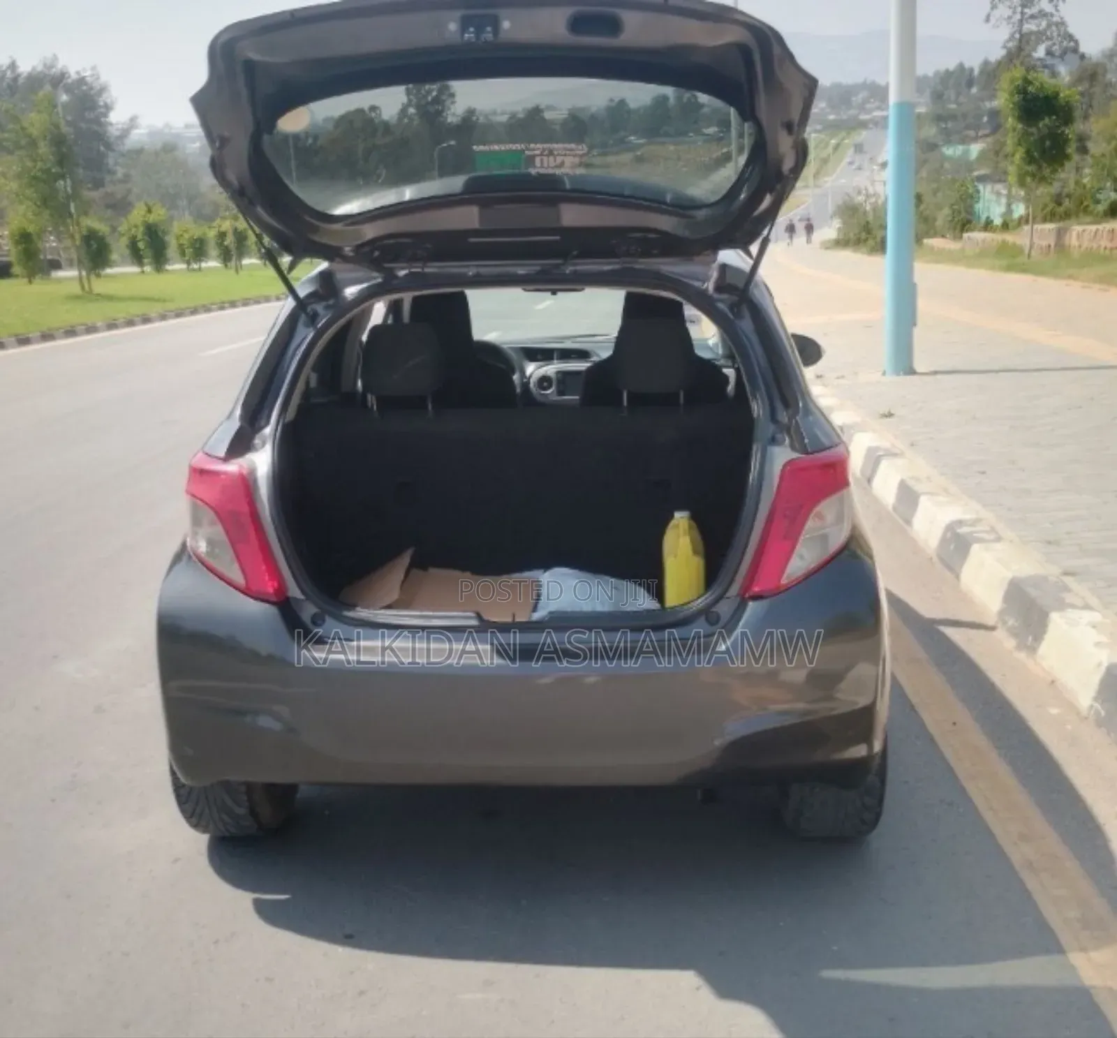 Toyota Yaris 2012 Brown