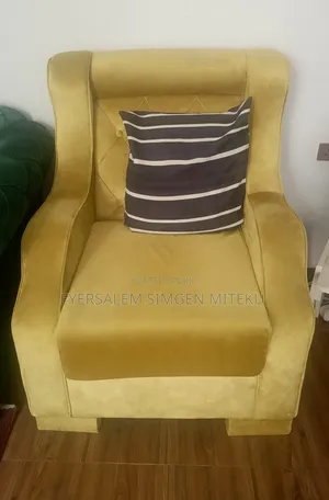 7 Set Sofa in Good Condition