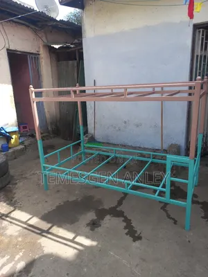 ተደራራቢ አንድ ሜትር አልጋ