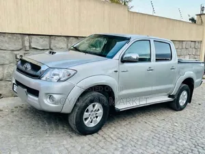 Toyota Hilux 2010 Silver
