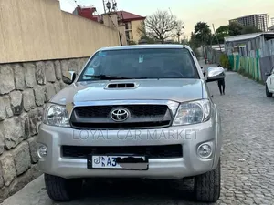 Toyota Hilux 2010 Silver