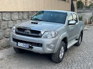 Toyota Hilux 2010 Silver