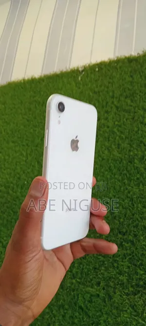 Apple XR 64 GB White