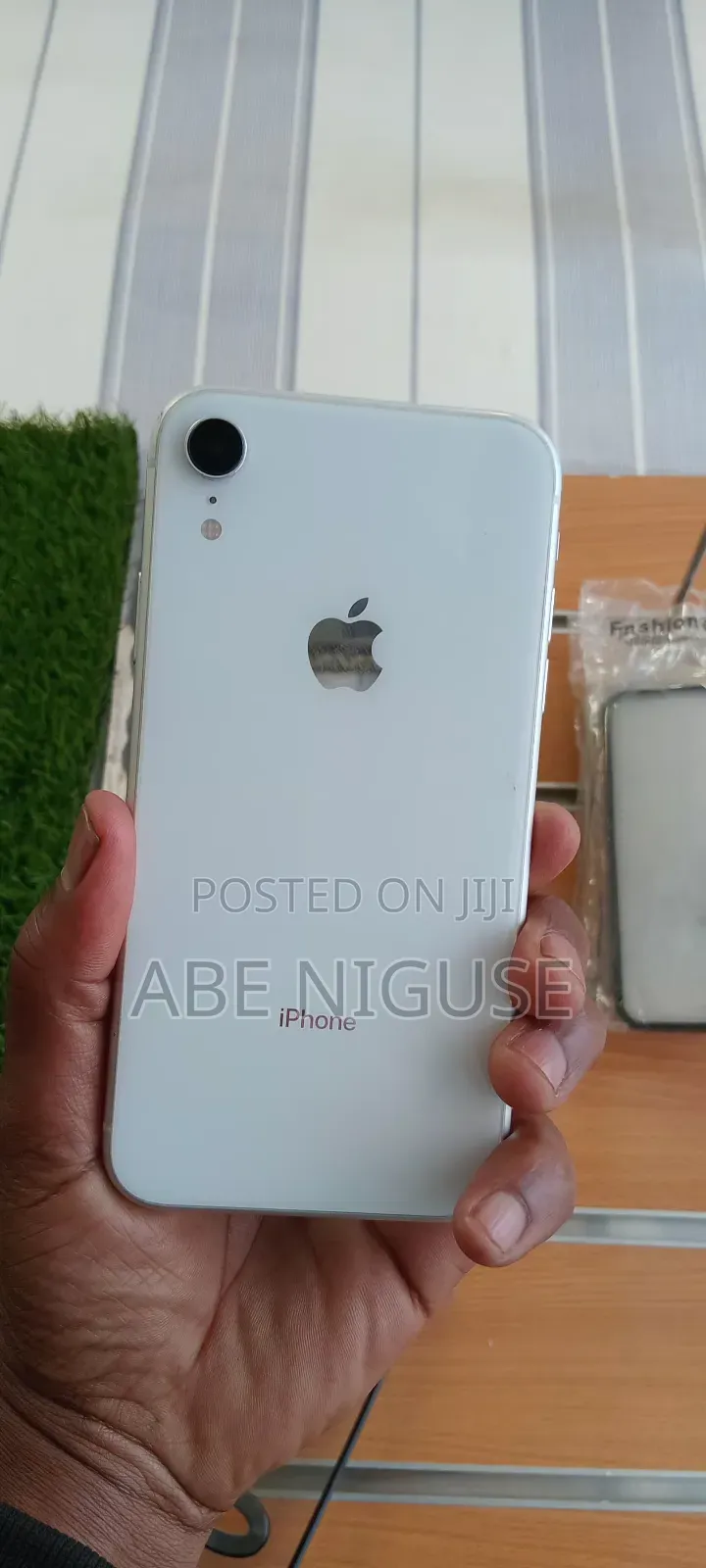 Apple XR 64 GB White