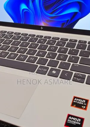 Photo - New Laptop HP OmniBook 7 14" 32GB Intel Core I7 SSD 1T