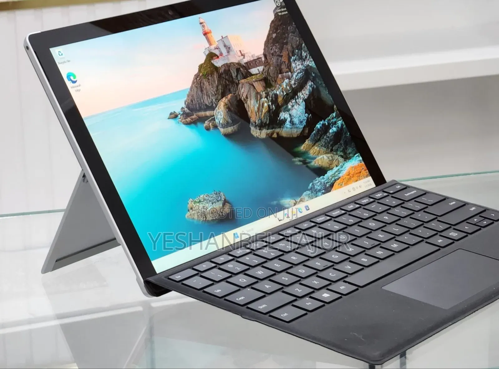 New Laptop Microsoft Surface 8GB Intel Core I7 SSD 256GB