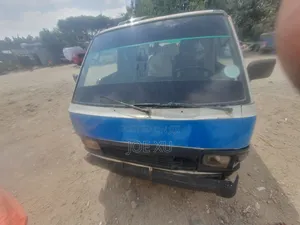Photo - Toyota HiAce 1987 Blue