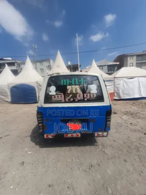 Toyota HiAce 1987 Blue
