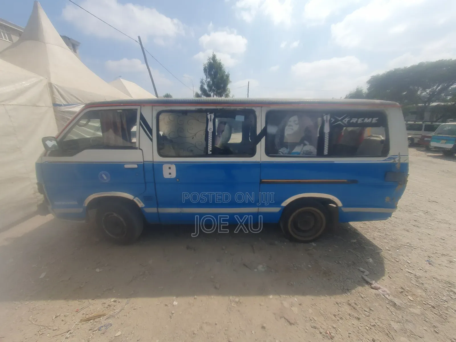 Toyota HiAce 1987 Blue