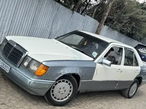 Mercedes-Benz E200 1985 White