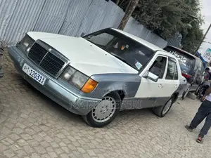 Mercedes-Benz E200 1985 White