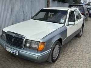 Mercedes-Benz E200 1985 White