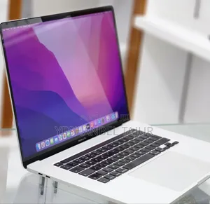 Photo - New Laptop Apple MacBook Pro 2019 16GB Intel Core I7 SSD 512GB
