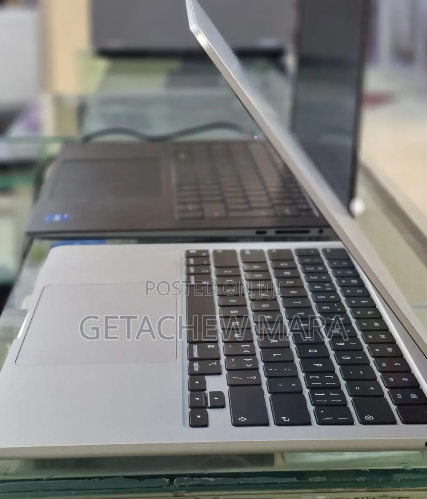 New Laptop Apple MacBook Air 2022 M2 8GB Intel SSD 256GB