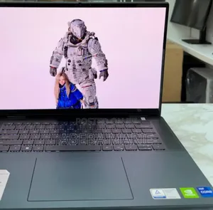 New Laptop Dell Inspiron 16 5620 16GB Intel Core I7 SSD 512GB